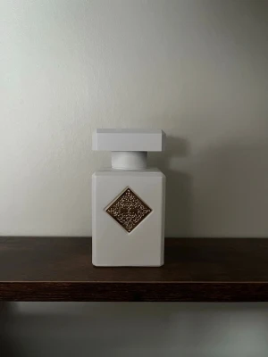 Initio Musk Therapy - Säljer min Initio Musk Therapy då den inte längre kommer till användning. Det är ungefär 40/50ml kvar. Hör av er om ni har några frågor! :)