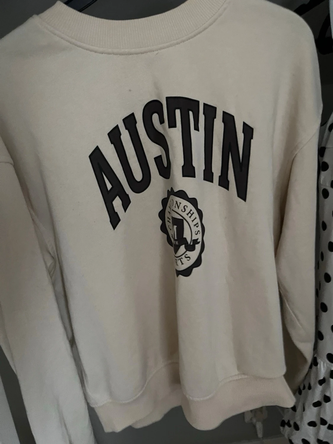 Beige sweatshirt med Austin-tryck - 1
