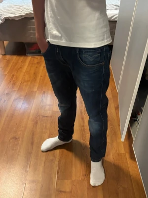Replay anbass hyperflex - Säljer nu dessa riktigt snygga replay anbass hyperflex jeans | Storlek 30:30 | väldigt bra skick men dem har blivit sydda i skrevet innan men märks inte vid användning och syns inte heller! | vid fler frågor kontakta mig privat // Levi 