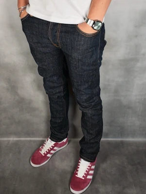 Nudie Lean Dean - Nudie Lean Dean • Storlek: 30/32 • Skick: 9/10 – mycket fint skick utan skavanker eller anmärkningar • Inkluderas: Endast jeansen • Nypris: Ca 2 000 kr • Passform: Modellen på bilden är 180 cm lång, väger 65 kg •