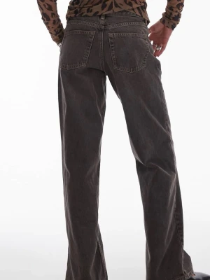 Vida grå jeans med raka ben - Säljer ett par gråa jeans med rak passform och hög midja. avslappnad, loose fit som ger en cool och trendig look. Aldrig använda, endast testade. 