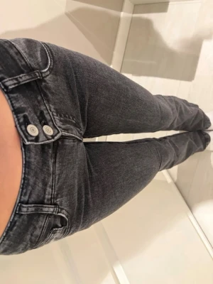 Gråa bootcut jeans - Knappt använda, lite korta för mig som är 175💕 Fråb terranova milano
