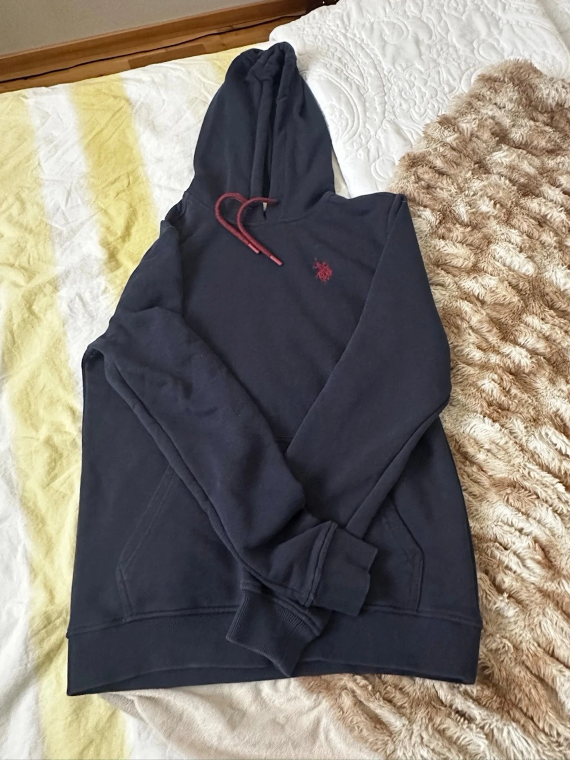 Beige zip-hoodie i mjuk velour - 1