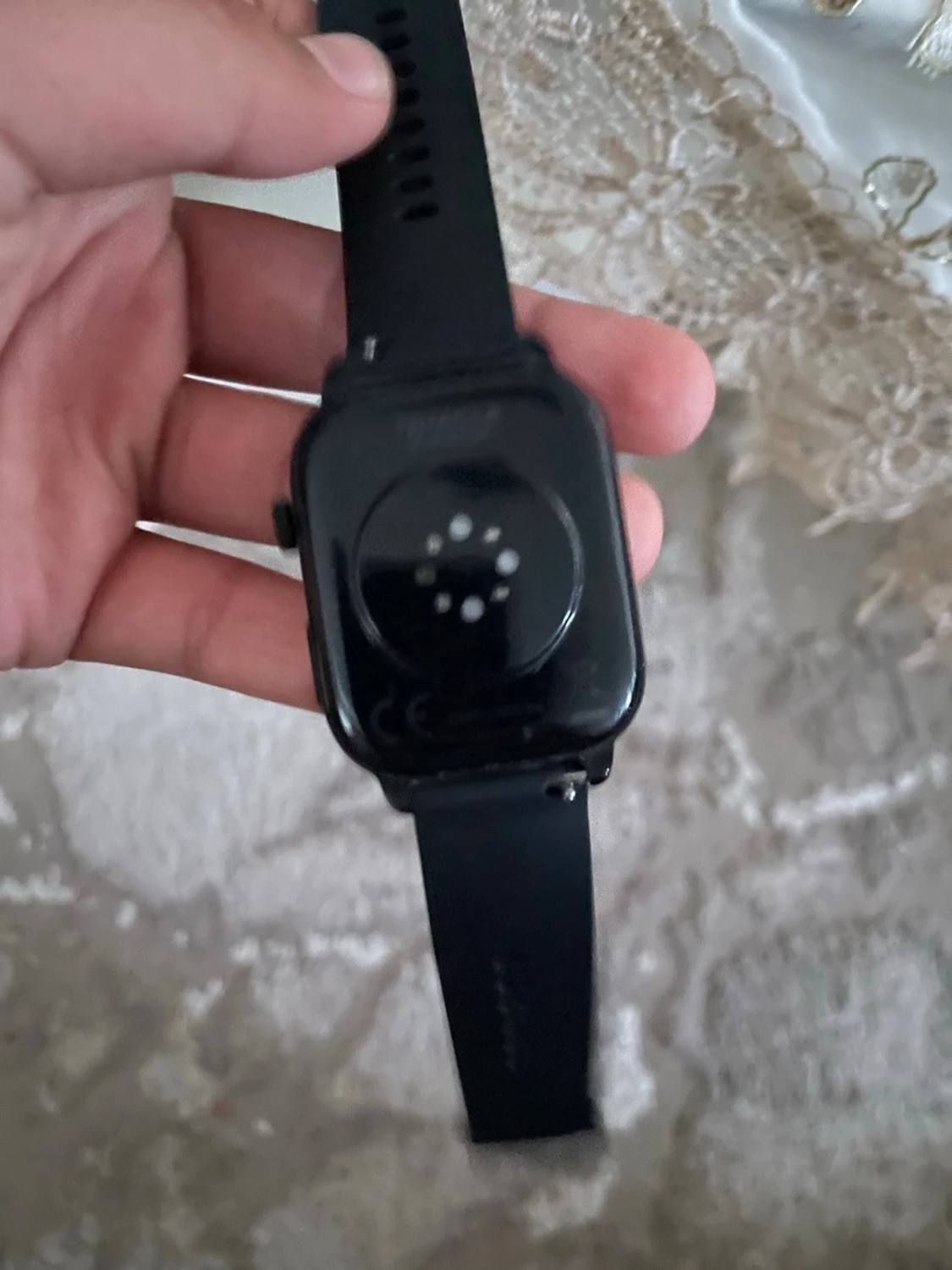 Svart smartklocka med silikonarmband - 1