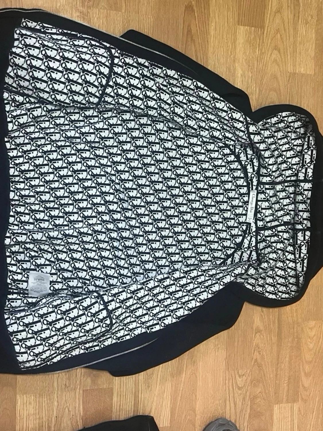 Svart  hoodie med monogramfoder - 4