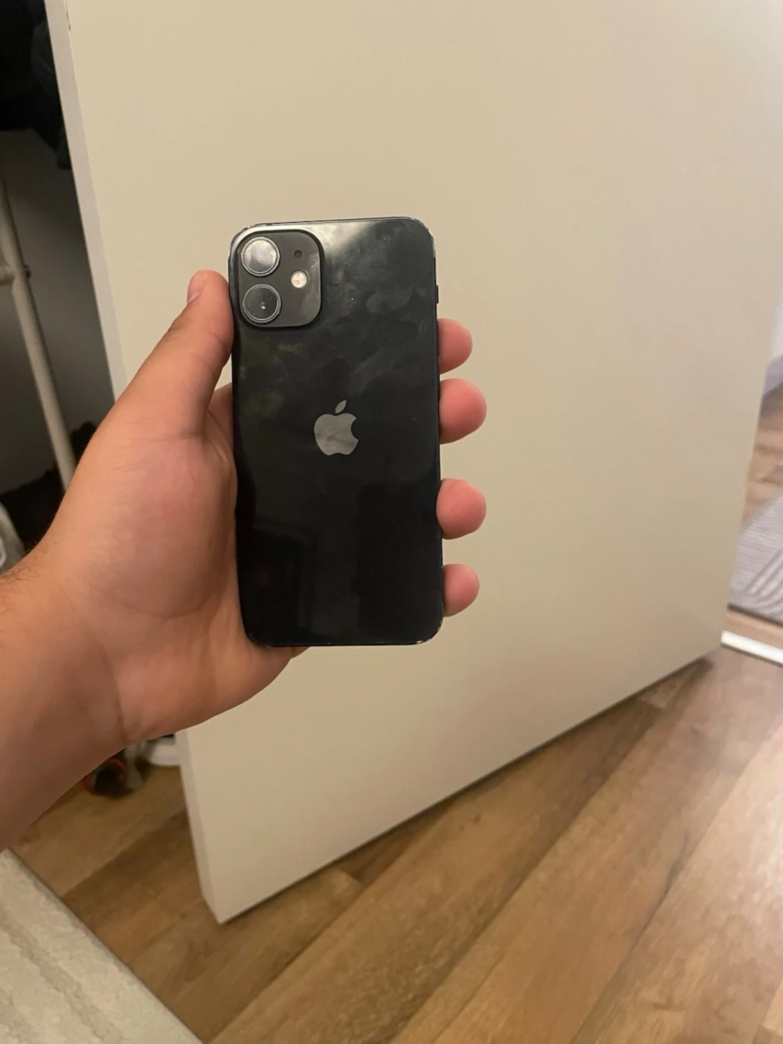 Mörkblå iPhone 12  mini med dubbla kameror - 1