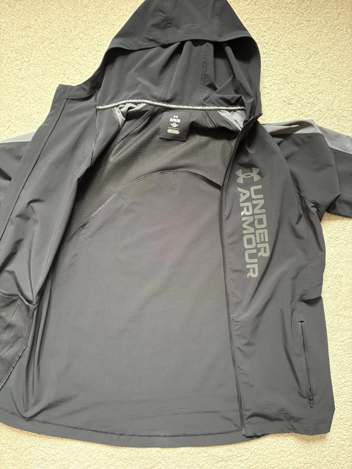 Svart vindjacka från Under Armour - 2