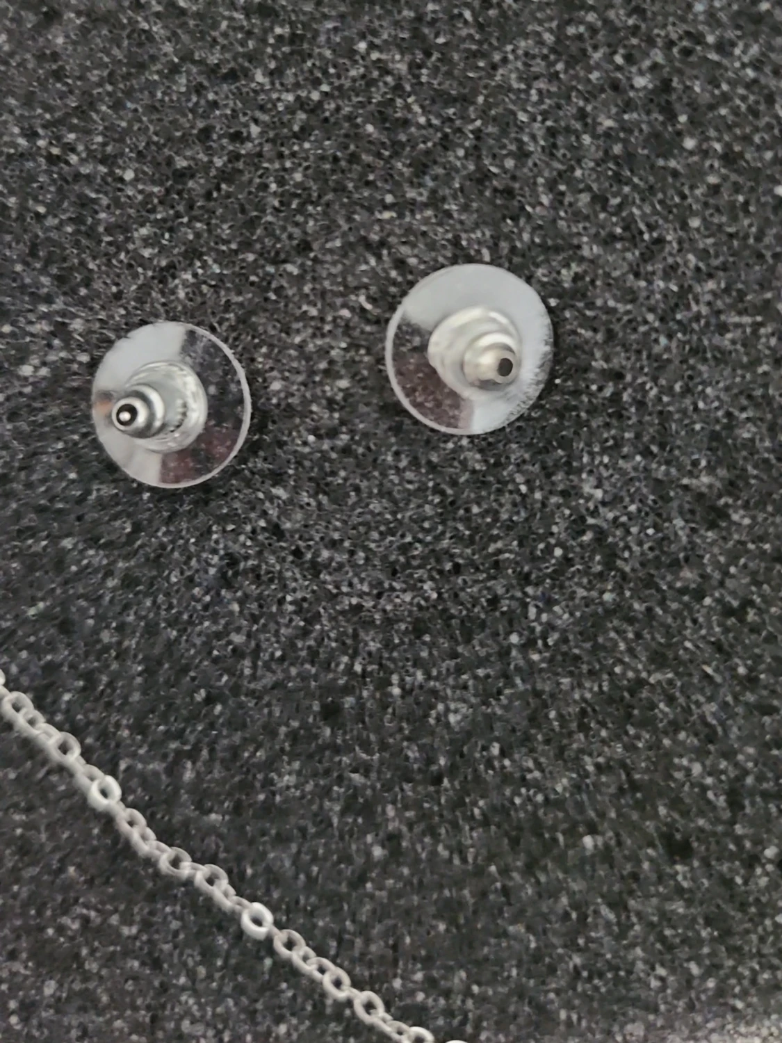 Smyckeset med gnistrande stenar - 2