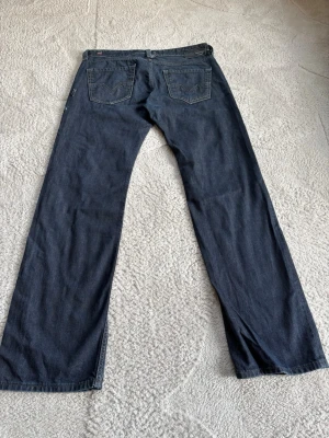 Diesel jeans - Vintage Diesel jeans  Model : Larkee Måtten finns på sista bilden:) Öppen för pris förslag och frågor🤩!