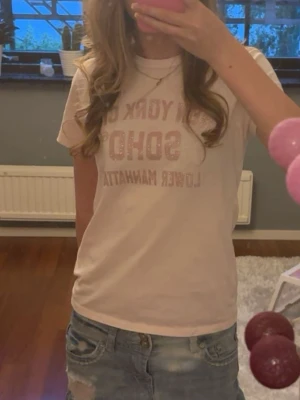 Tshirt - Fin Tshirt från stradivarius i xs med glitter text