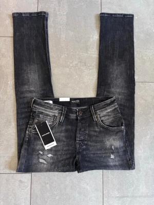 Jack & jones Jeans - Slitna jack & jones jeans - Slim glenn - W27 L32 - Skick 10/10 - hör av dig vid minsta fundering 