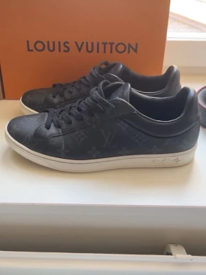 Louis Vuitton sneakers - Bra skick. All og. 40.5. Kvitto 