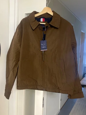 Tommy Hilfiger  - Jacka: 100% polyamid: original pris 3299kr 