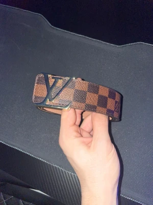 Loui bälte - Loui bälte, lite skador därför säljer billigt