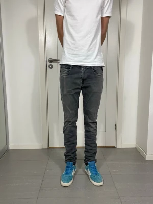 Replay Anbass Hyperflex Jeans  - Säljer nu dessa Replay Anbass Hyperflex Jeans, W32 o L34 skriv för fler bilder/frågor🙌🏼