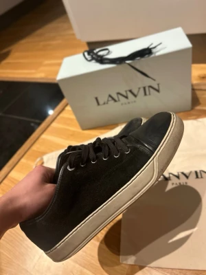 Lanvin - Säljer nu mina lanvins i Uk 7 ca 42 i EU. Köpta för 5200 kr! Innermåttet är 28 cm. Box, dustbag  ingår ej 
