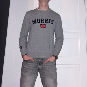 Grå tröja från Morris - Grå tröja från Morris i storlek S Fint skick till ett bra pris. Nypris: 1299kr. Mitt pris: 249kr. Vid frågor eller funderingar, tveka inte att höra av dig.