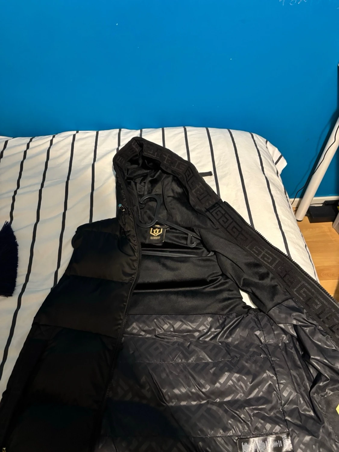 Svart dunväst med huva - 4