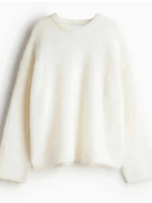 Vit mohair tröja hm - Super fin mohair tröja från hm! Köpt för 1000kr❣️ väldigt sparsamt använd. Tryck gärna på köp nu😇 