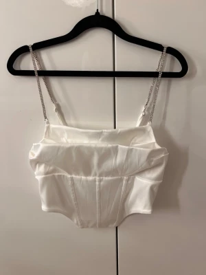 Topp ,vit - Snygg vit topp 
