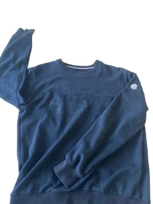 Vintage tröja från Moncler - Svart vintage tröja från Moncler. Skriv för fler frågor och pris kan diskuteras 💪🏽🤩