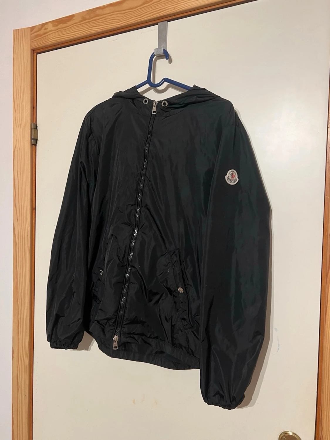 Svart vindjacka från Moncler