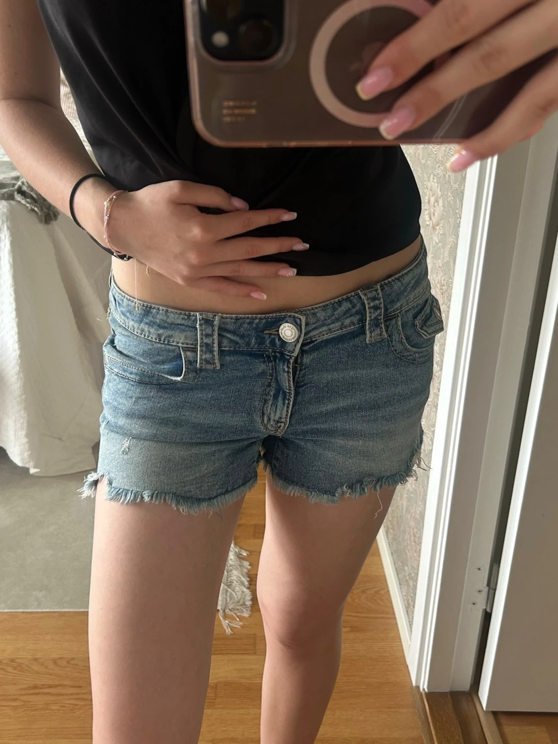 Ljusblåa jeansshorts  - 2