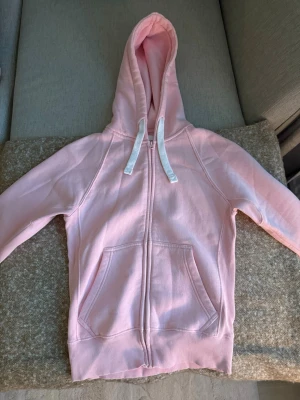 Russemerch zip hoodie - Rosa ziphoodie från russemerch, fint skick