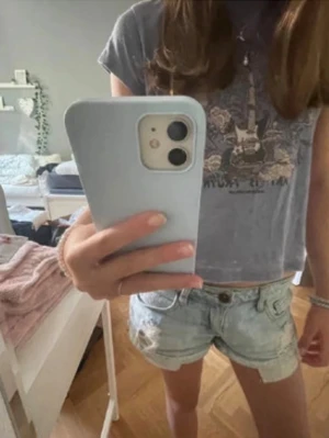 Zadig & Voltaire T-shirt  - En jättecool T-shirt från Zadig & Voltaire!!! Den är i barnstorlek 12 men i vuxenstorlek motsvarar det nog xxs🩵🩵🩵 den är lite grå/blå/lila i färgen!
