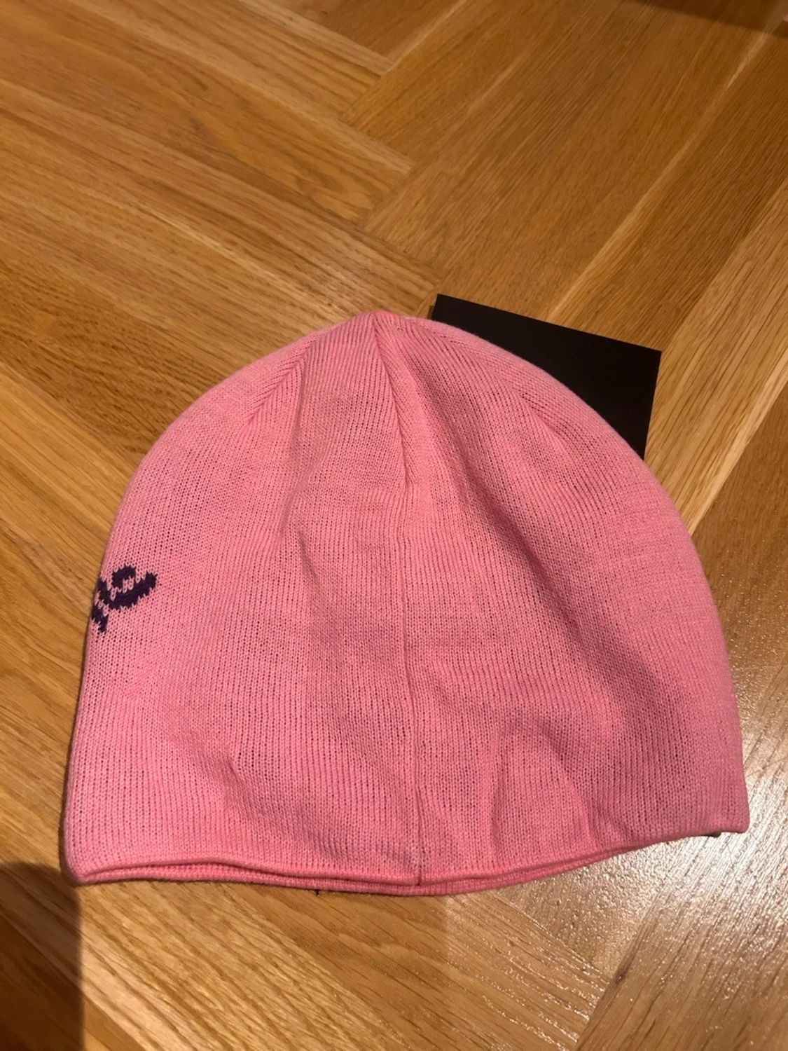 Rosa mössa från Arc'teryx - 1