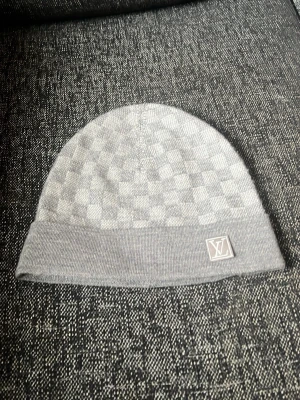 Grå mössa - Grå mössa till bra pris