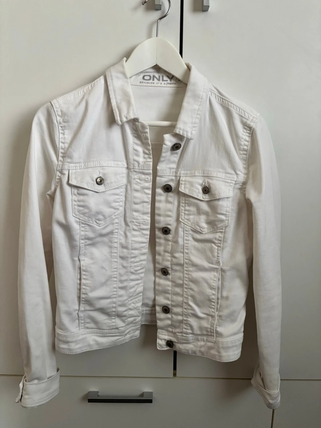 Vit jeansjacka från ONLY