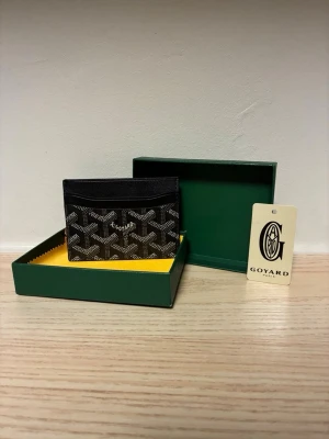 Go4ard plånbok - Tjena! Säljer denna feta plånbok. Den är helt ny och inga täcken på användning. Vid frågor eller funderingar är det bara att höra av sig!