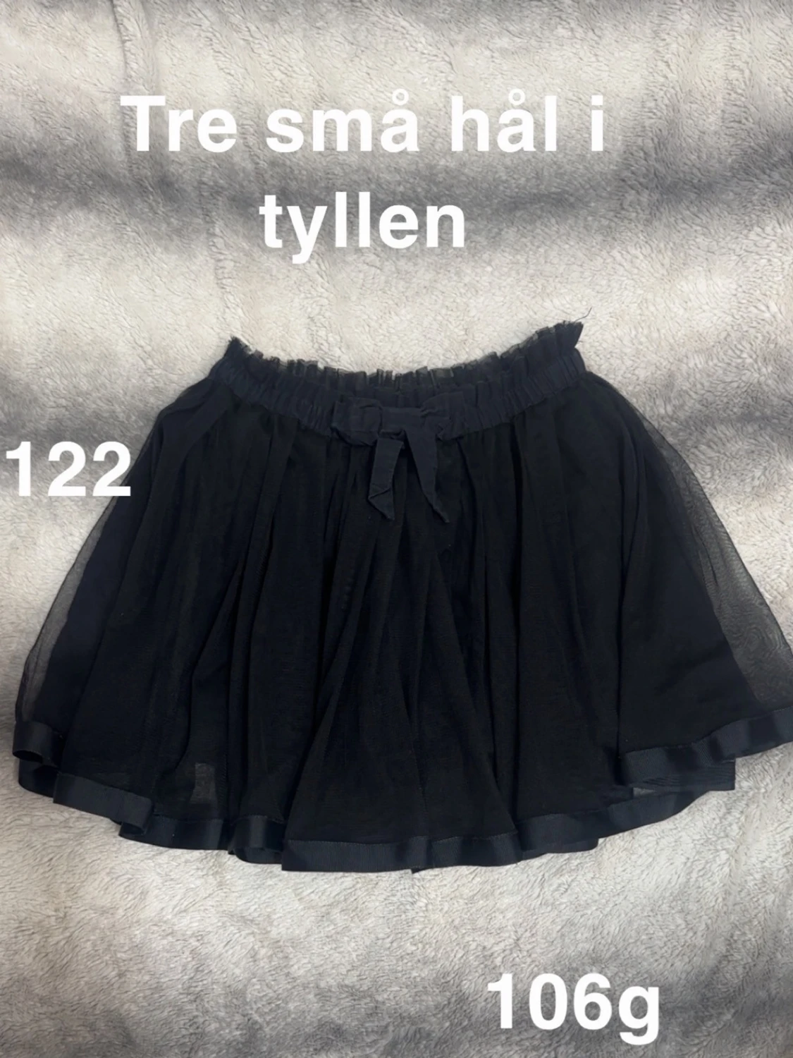 Svart tyllkjol med rosett