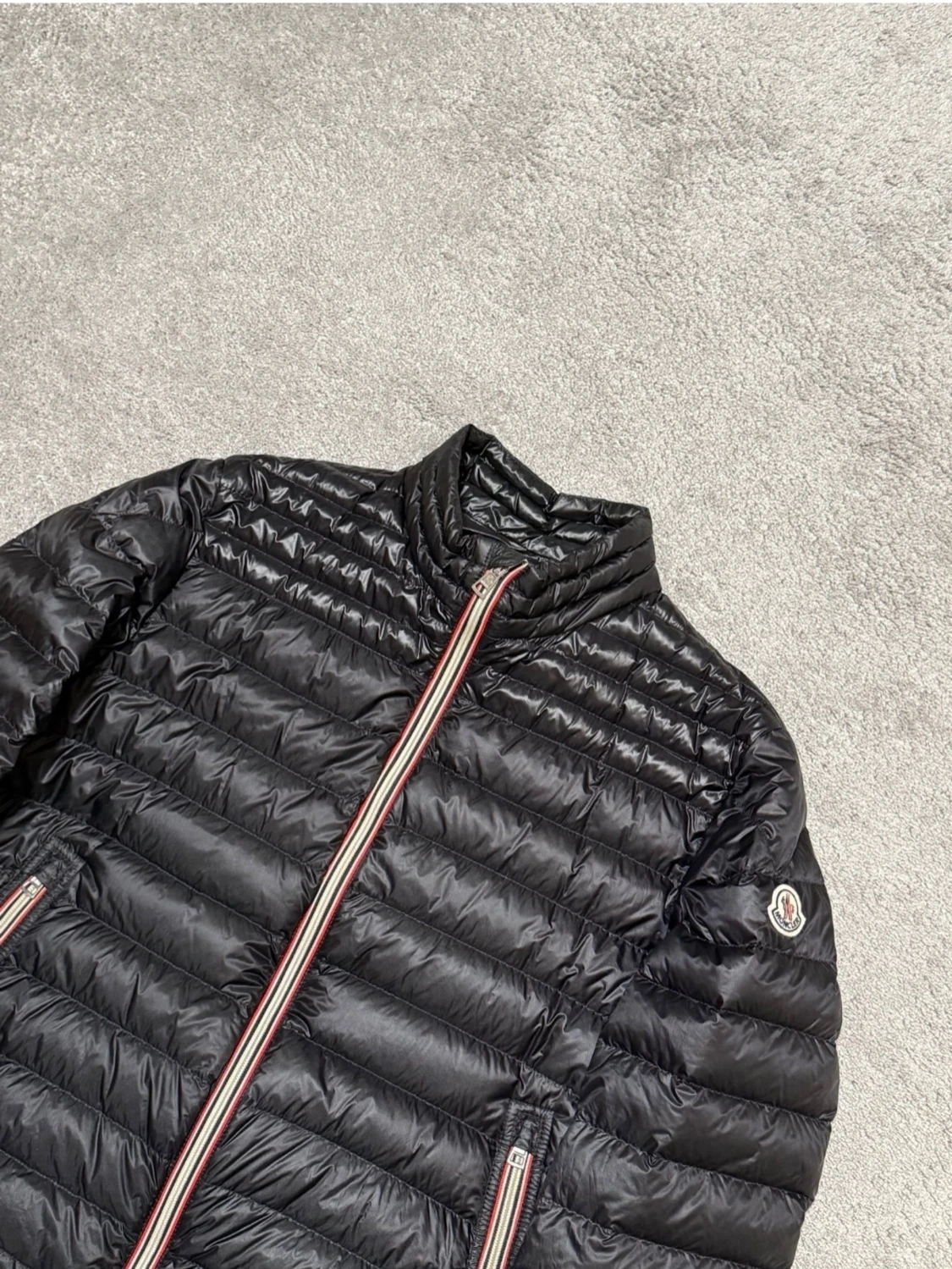 Svart dunjacka från Moncler