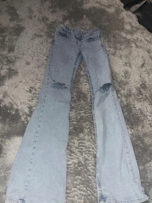 Nelly jeans  - Jeans från Nelly i storlek 32!