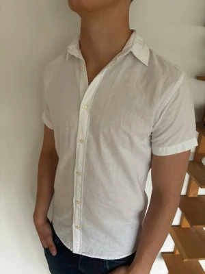 Jack & Jones Skjorta - Kortärmad Jack & Jones Skjorta|Pris:99kr|Storlek:S, modell:188cm|Skick:Mycket bra, 9/10|Hör av dig vid minsta lilla fundering eller fråga|