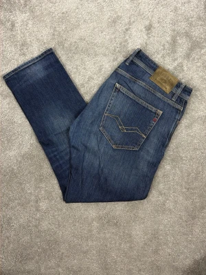 Replay jeans  - Ett par riktigt snygga jeans från Replay i storlek W36 L30 i modellen Grover 