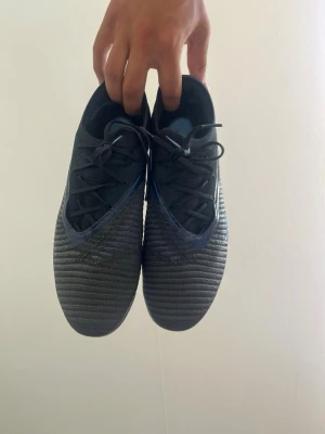 Nike Phantom  - Säljer svarta Nike Phantom använda endast 1 gång storlek 44