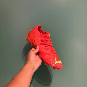Puma Future Fearless 1.0 Elite - Storlek 39, Puma är större i storleken. Storleken är 40/40,5 