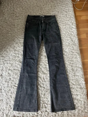 svarta jeans  - svarta jeans