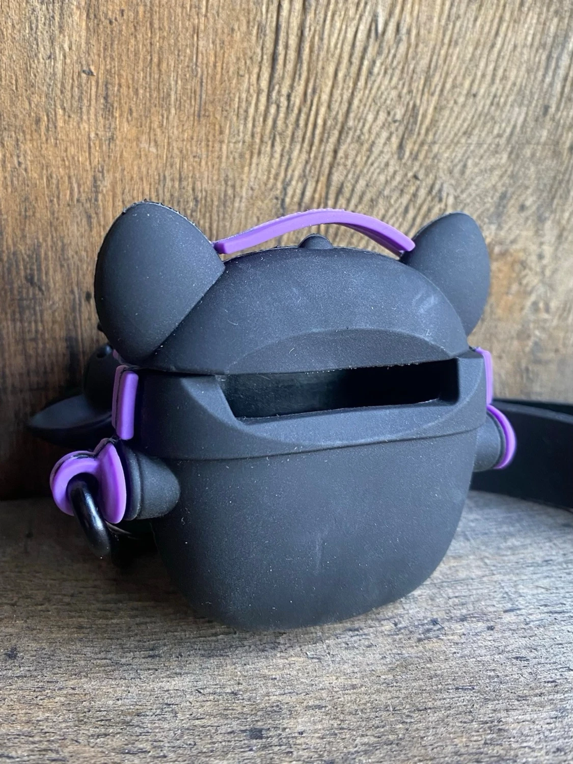 Svart hundformat airpods skal med nyckelring - 4