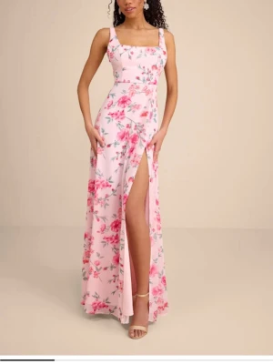 SÖKER - Söker någon av dessa klänningar ifrån Lulus eller liknande i storlek S eller M