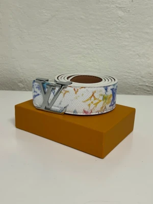 Lv Bälte  - Helt ny aldrig använd. Storlek 110. Snabb frakt endast bälte 