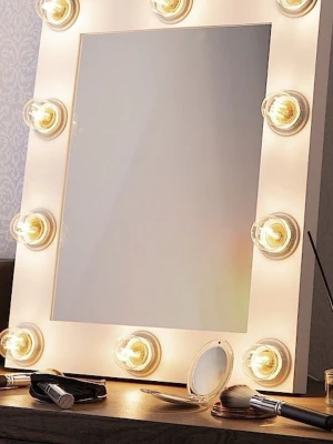 Sminkspegel med belysning - Stor sminkspegel i vit. Inga problem med att diskutera priset!