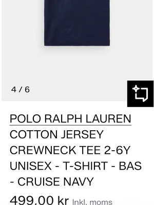 Mörkblå t-shirt Polo Ralph Lauren - klassisk mörkblå t-shirt från Polo Ralph lauren med rund hals och korta ärmar. tillverkad i mjuk bomull och pryds av den ikoniska röda logotypen broderad på bröstet. 