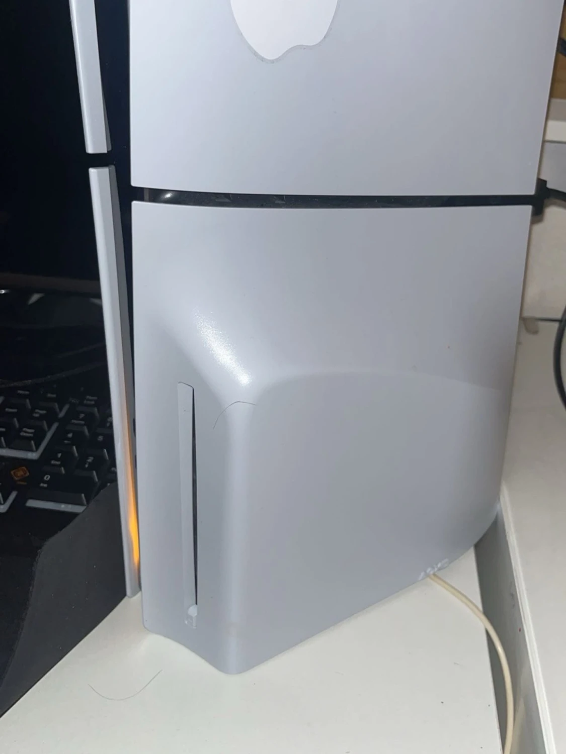 PlayStation 5 med svart handkontroll - 1