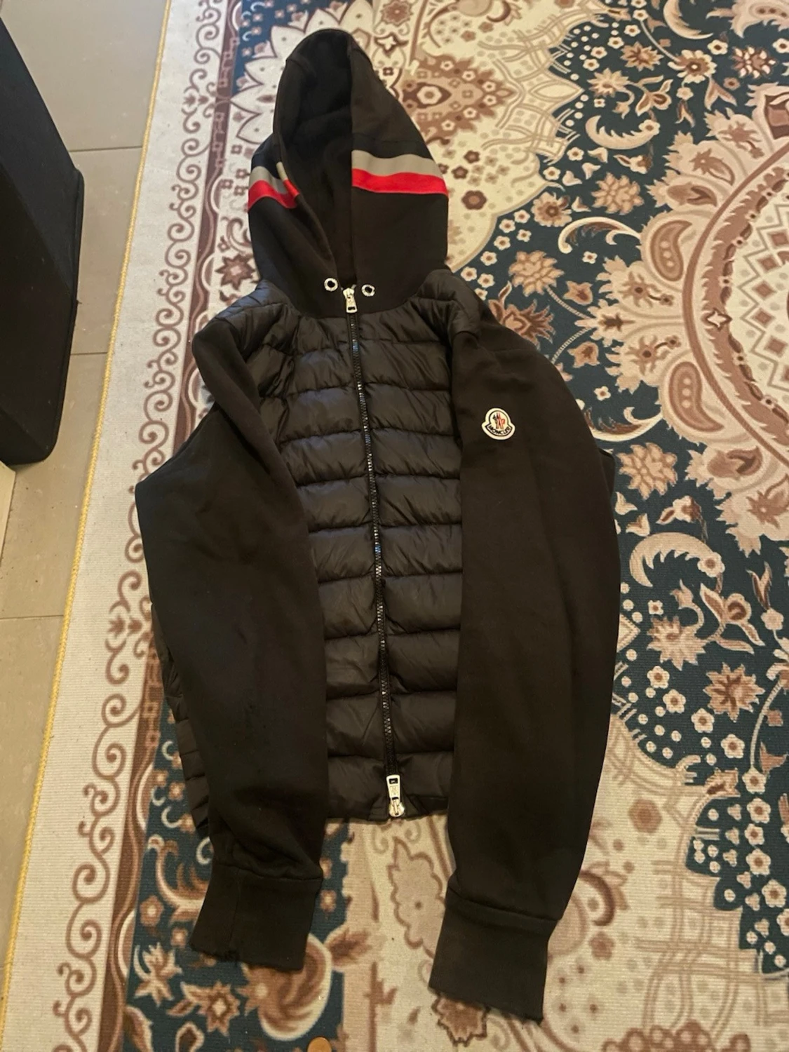 Svart pufferjacka med huva - 2