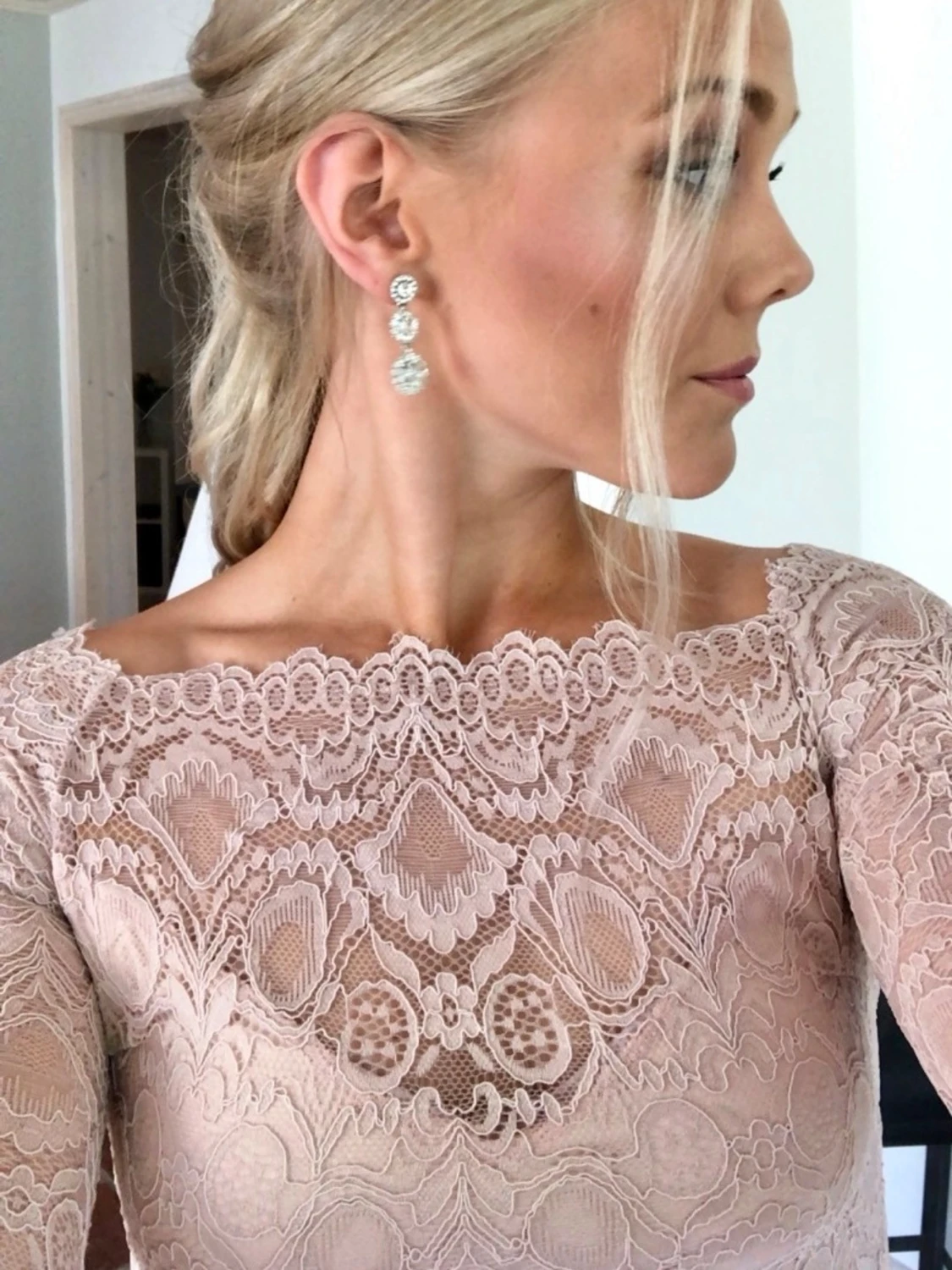 Ljusrosa spetsklänning - 2