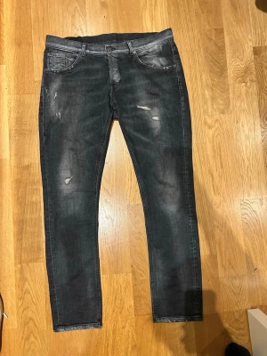 Dondup jeans  - Säljer dessa sprillans nya Dondup i size 34! De är köpta på United Fashion✅ Skick 9,5/10    hör av sig vid eventuella frågor!